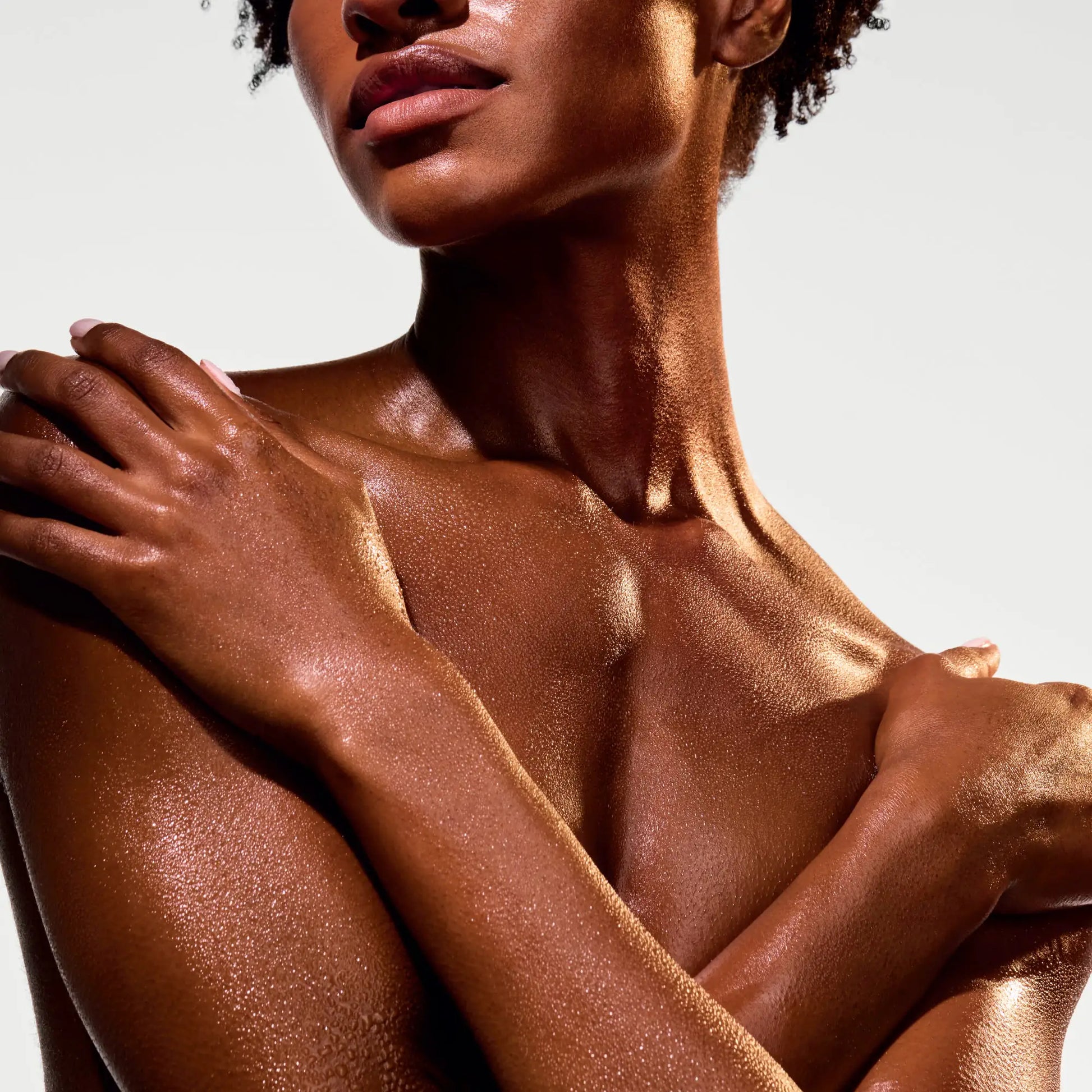 the-glow-getter-multi-oil-body-scrub-n6 NATR-40028-Alt-Image-The_Glow_Getter_Multi-Oil_Body_Scrub-06_1.webp